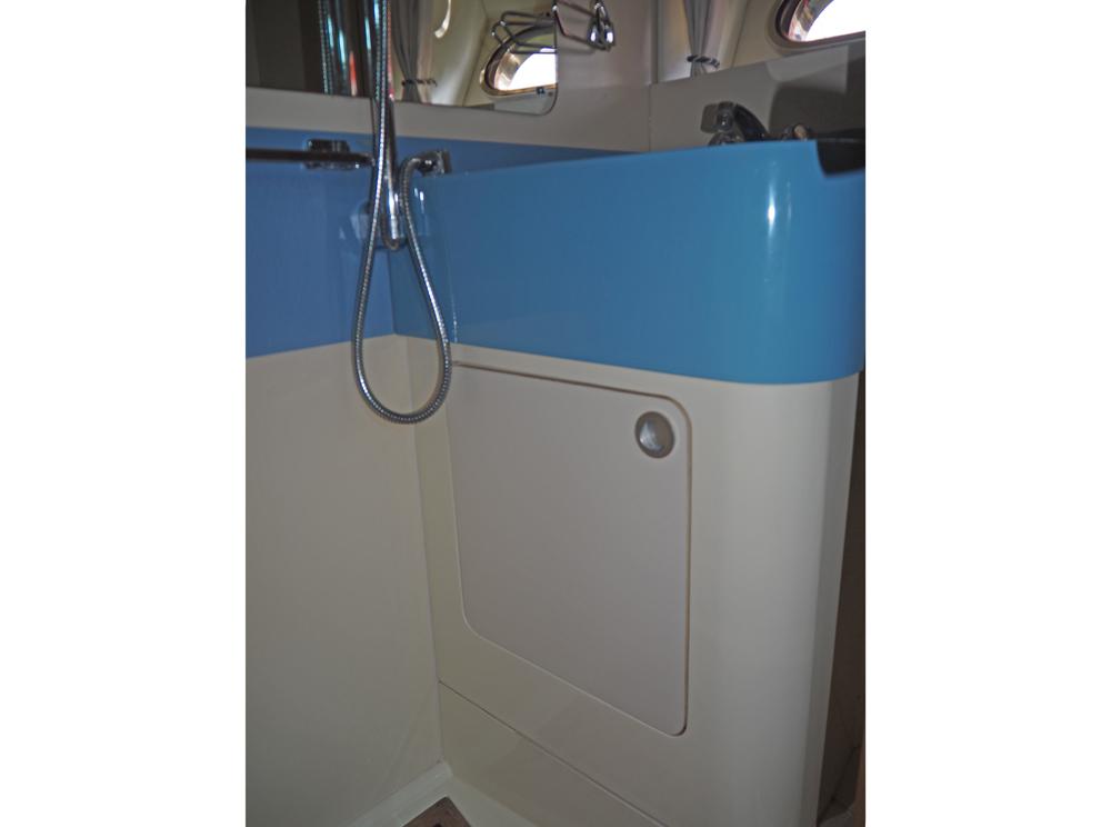 Cabin en avant, H&eacute;bergements